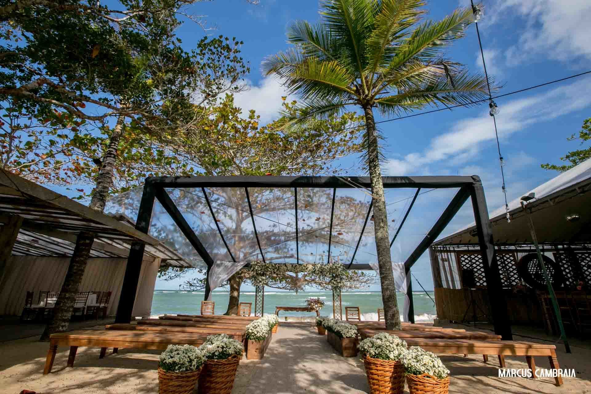 Destination wedding — cerimônia à beira-mar